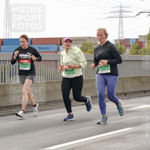 03.10.2025 - Köhlbrandbrückenlauf Michael Burmester http://msf.ph/oto/9160843 03.10.2025 15:55:55 Position 3 25, 0975, 7498, 9218, 8882 meine-sportfotos.de