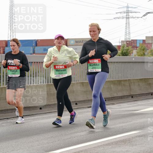 03.10.2025 - Köhlbrandbrückenlauf Michael Burmester http://msf.ph/oto/9160845 03.10.2025 15:55:55 Position 3 25, 0975, 7498, 9218, 8882 meine-sportfotos.de
