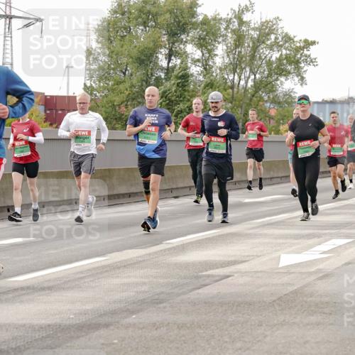 03.10.2025 - Köhlbrandbrückenlauf Michael Burmester http://msf.ph/oto/9160864 03.10.2025 15:56:05 Position 3 8817, 7583, 9151 meine-sportfotos.de