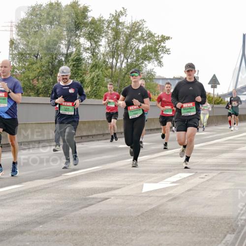03.10.2025 - Köhlbrandbrückenlauf Michael Burmester http://msf.ph/oto/9160868 03.10.2025 15:56:06 Position 3 738, 9151, 7583, 7452 meine-sportfotos.de