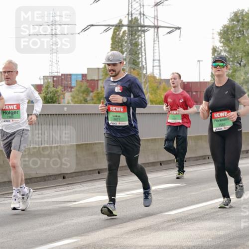 03.10.2025 - Köhlbrandbrückenlauf Michael Burmester http://msf.ph/oto/9160874 03.10.2025 15:56:09 Position 3 5, 9151, 7384, 9671, 7583 meine-sportfotos.de