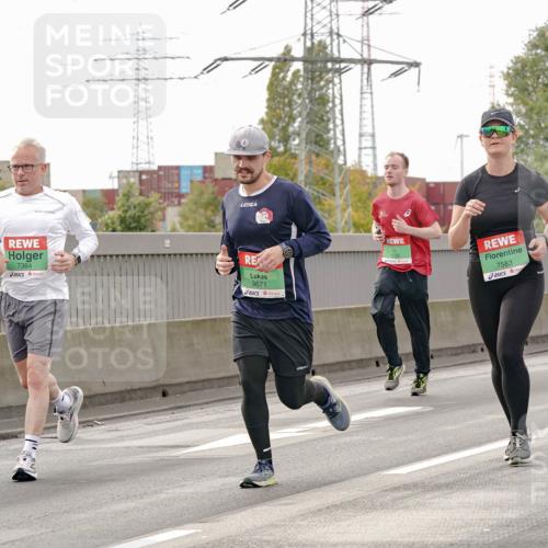 03.10.2025 - Köhlbrandbrückenlauf Michael Burmester http://msf.ph/oto/9160875 03.10.2025 15:56:09 Position 3 35, 9151, 7384, 9671, 7583 meine-sportfotos.de