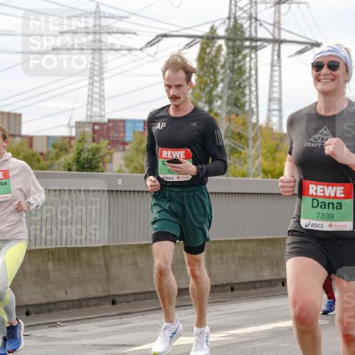 03.10.2025 - Köhlbrandbrückenlauf Michael Burmester http://msf.ph/oto/9160900 03.10.2025 15:56:22 Position 3 7273, 85, 7339 meine-sportfotos.de