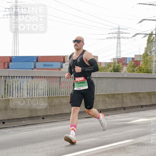 03.10.2025 - Köhlbrandbrückenlauf Michael Burmester http://msf.ph/oto/9160911 03.10.2025 15:56:27 Position 3 7753 meine-sportfotos.de