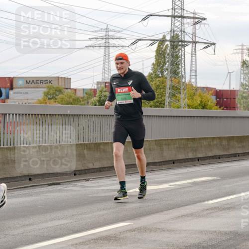 03.10.2025 - Köhlbrandbrückenlauf Michael Burmester http://msf.ph/oto/9160920 03.10.2025 15:56:31 Position 3 7379 meine-sportfotos.de
