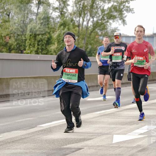03.10.2025 - Köhlbrandbrückenlauf Michael Burmester http://msf.ph/oto/9160941 03.10.2025 15:56:42 Position 3 8, 9341, 8279 meine-sportfotos.de