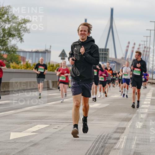 03.10.2025 - Köhlbrandbrückenlauf Michael Burmester http://msf.ph/oto/9160954 03.10.2025 15:56:46 Position 3 7515 meine-sportfotos.de