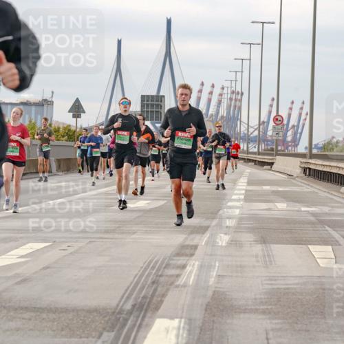 03.10.2025 - Köhlbrandbrückenlauf Michael Burmester http://msf.ph/oto/9160960 03.10.2025 15:56:49 Position 3 12, 5 meine-sportfotos.de