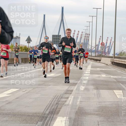 03.10.2025 - Köhlbrandbrückenlauf Michael Burmester http://msf.ph/oto/9160961 03.10.2025 15:56:49 Position 3 12, 5 meine-sportfotos.de