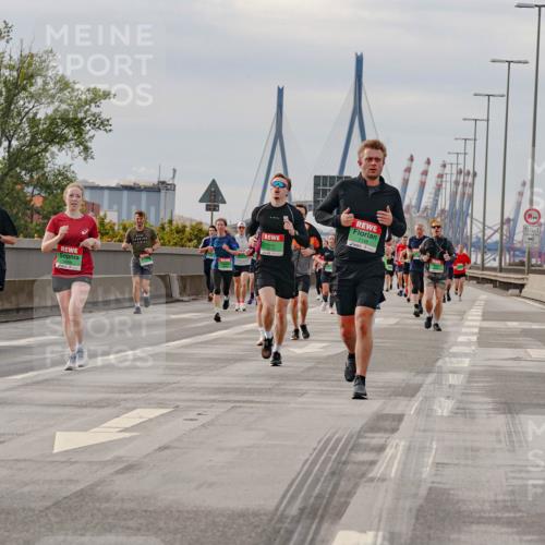 03.10.2025 - Köhlbrandbrückenlauf Michael Burmester http://msf.ph/oto/9160965 03.10.2025 15:56:50 Position 3 7148, 12, 5 meine-sportfotos.de