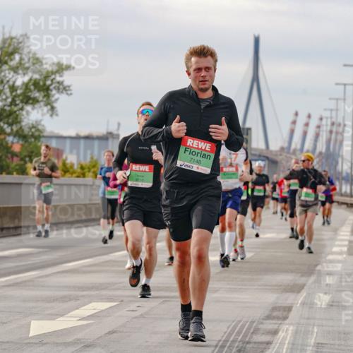 03.10.2025 - Köhlbrandbrückenlauf Michael Burmester http://msf.ph/oto/9160972 03.10.2025 15:56:53 Position 3 7148, 9710 meine-sportfotos.de