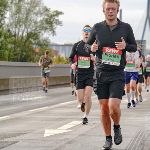 03.10.2025 - Köhlbrandbrückenlauf Michael Burmester http://msf.ph/oto/9160973 03.10.2025 15:56:54 Position 3 68, 7148, 9710 meine-sportfotos.de