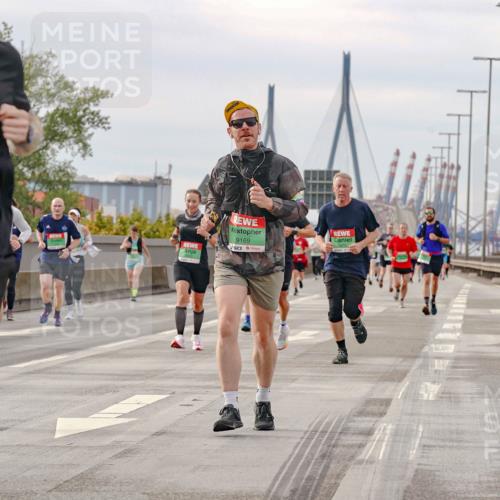 03.10.2025 - Köhlbrandbrückenlauf Michael Burmester http://msf.ph/oto/9160993 03.10.2025 15:57:01 Position 3 9470, 9169 meine-sportfotos.de