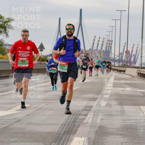 03.10.2025 - Köhlbrandbrückenlauf Michael Burmester http://msf.ph/oto/9161021 03.10.2025 15:57:12 Position 3 9334, 7895 meine-sportfotos.de