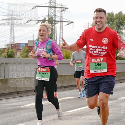 03.10.2025 - Köhlbrandbrückenlauf Michael Burmester http://msf.ph/oto/9161036 03.10.2025 15:57:15 Position 3 9200, 9508, 9334, 7895 meine-sportfotos.de