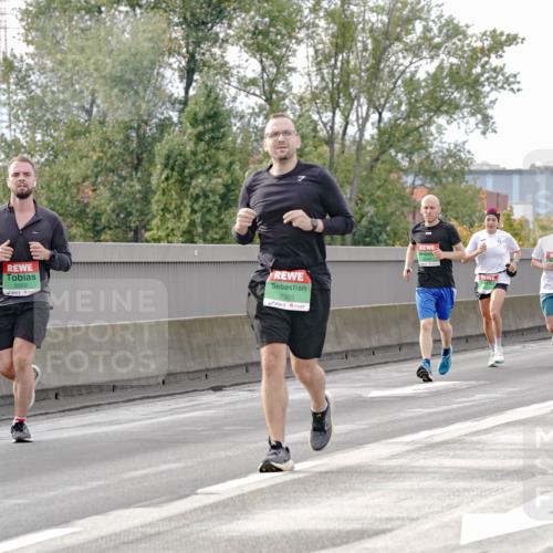 03.10.2025 - Köhlbrandbrückenlauf Michael Burmester http://msf.ph/oto/9161054 03.10.2025 15:57:23 Position 3 8569, 7303, 9420, 7469 meine-sportfotos.de