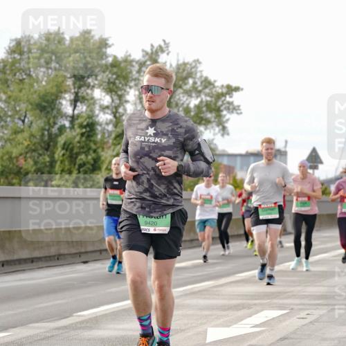 03.10.2025 - Köhlbrandbrückenlauf Michael Burmester http://msf.ph/oto/9161061 03.10.2025 15:57:26 Position 3 7303, 9420 meine-sportfotos.de