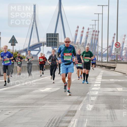 03.10.2025 - Köhlbrandbrückenlauf Michael Burmester http://msf.ph/oto/9161082 03.10.2025 15:57:35 Position 3 12, 5 meine-sportfotos.de