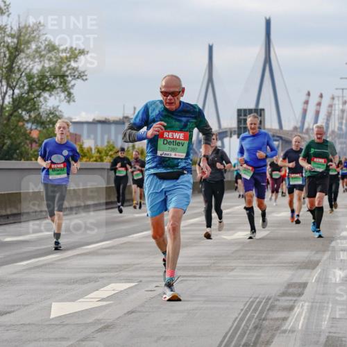 03.10.2025 - Köhlbrandbrückenlauf Michael Burmester http://msf.ph/oto/9161087 03.10.2025 15:57:39 Position 3 7397 meine-sportfotos.de