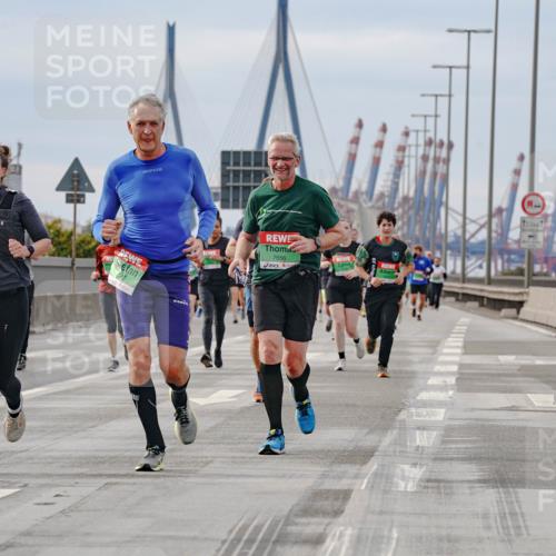 03.10.2025 - Köhlbrandbrückenlauf Michael Burmester http://msf.ph/oto/9161095 03.10.2025 15:57:43 Position 3 7656 meine-sportfotos.de
