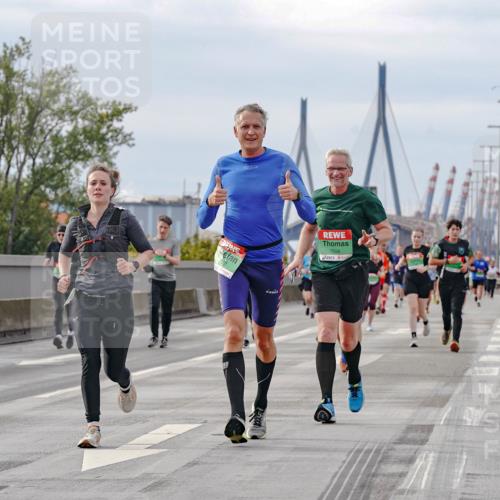03.10.2025 - Köhlbrandbrückenlauf Michael Burmester http://msf.ph/oto/9161099 03.10.2025 15:57:45 Position 3 7656 meine-sportfotos.de