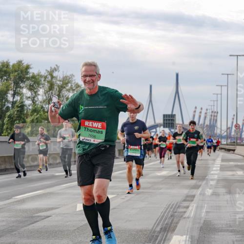 03.10.2025 - Köhlbrandbrückenlauf Michael Burmester http://msf.ph/oto/9161109 03.10.2025 15:57:48 Position 3 7656 meine-sportfotos.de