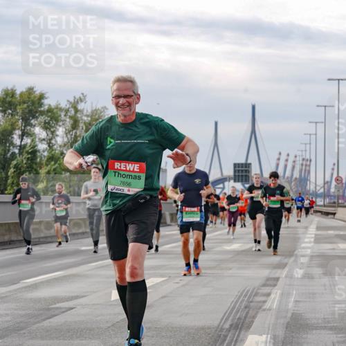 03.10.2025 - Köhlbrandbrückenlauf Michael Burmester http://msf.ph/oto/9161110 03.10.2025 15:57:49 Position 3 7656 meine-sportfotos.de