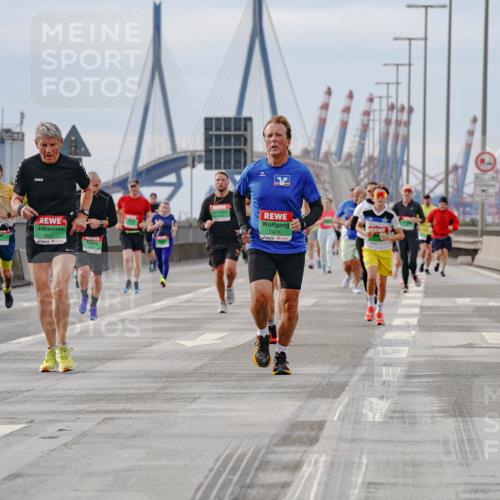 03.10.2025 - Köhlbrandbrückenlauf Michael Burmester http://msf.ph/oto/9161159 03.10.2025 15:58:11 Position 3 8901, 7476 meine-sportfotos.de