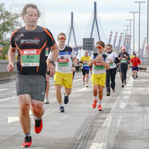 03.10.2025 - Köhlbrandbrückenlauf Michael Burmester http://msf.ph/oto/9161183 03.10.2025 15:58:19 Position 3 9300, 2010, 7435, 7153, 7154 meine-sportfotos.de