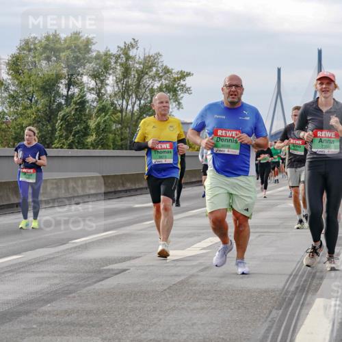03.10.2025 - Köhlbrandbrückenlauf Michael Burmester http://msf.ph/oto/9161211 03.10.2025 15:58:28 Position 3 8873, 9598, 7354, 12 meine-sportfotos.de