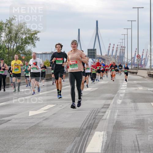 03.10.2025 - Köhlbrandbrückenlauf Michael Burmester http://msf.ph/oto/9161254 03.10.2025 15:58:42 Position 3 7771, 7393 meine-sportfotos.de