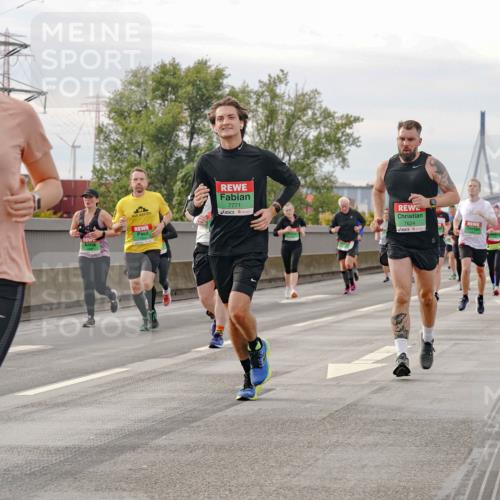 03.10.2025 - Köhlbrandbrückenlauf Michael Burmester http://msf.ph/oto/9161267 03.10.2025 15:58:46 Position 3 7393, 7771, 7624 meine-sportfotos.de