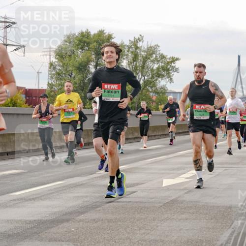 03.10.2025 - Köhlbrandbrückenlauf Michael Burmester http://msf.ph/oto/9161268 03.10.2025 15:58:46 Position 3 7393, 7771, 7624 meine-sportfotos.de