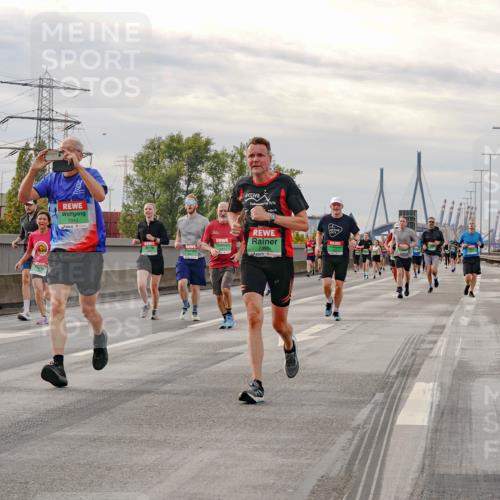 03.10.2025 - Köhlbrandbrückenlauf Michael Burmester http://msf.ph/oto/9161322 03.10.2025 15:59:04 Position 3 7910, 15, 16 meine-sportfotos.de