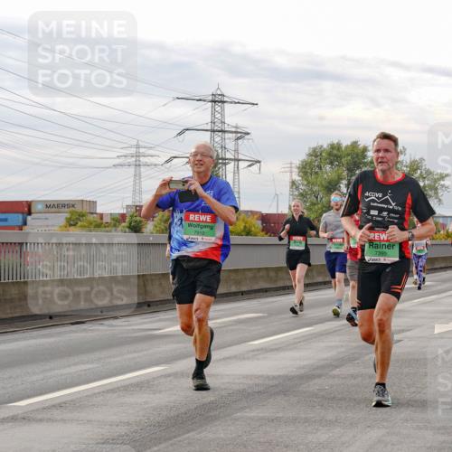 03.10.2025 - Köhlbrandbrückenlauf Michael Burmester http://msf.ph/oto/9161323 03.10.2025 15:59:05 Position 3 7910, 15, 16, 7390 meine-sportfotos.de