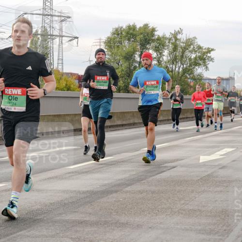03.10.2025 - Köhlbrandbrückenlauf Michael Burmester http://msf.ph/oto/9161362 03.10.2025 15:59:18 Position 3 8774, 8292, 8294 meine-sportfotos.de