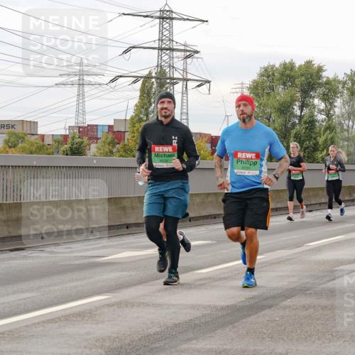 03.10.2025 - Köhlbrandbrückenlauf Michael Burmester http://msf.ph/oto/9161364 03.10.2025 15:59:19 Position 3 8292, 8294 meine-sportfotos.de