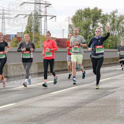 03.10.2025 - Köhlbrandbrückenlauf Michael Burmester http://msf.ph/oto/9161376 03.10.2025 15:59:24 Position 3 8765, 8766, 8009, 7775 meine-sportfotos.de