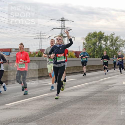 03.10.2025 - Köhlbrandbrückenlauf Michael Burmester http://msf.ph/oto/9161381 03.10.2025 15:59:26 Position 3 8765, 8958, 7775 meine-sportfotos.de