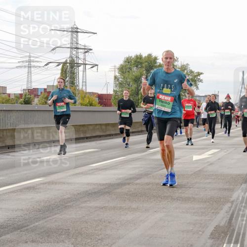 03.10.2025 - Köhlbrandbrückenlauf Michael Burmester http://msf.ph/oto/9161387 03.10.2025 15:59:28 Position 3 7761, 2, 025, 9284 meine-sportfotos.de