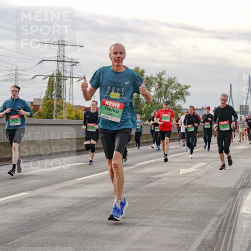 03.10.2025 - Köhlbrandbrückenlauf Michael Burmester http://msf.ph/oto/9161390 03.10.2025 15:59:29 Position 3 2025, 9284 meine-sportfotos.de