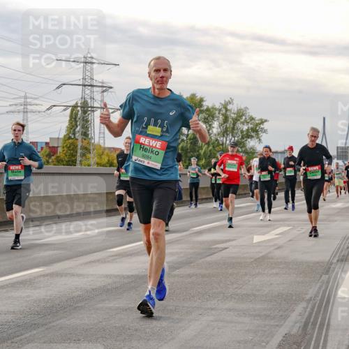 03.10.2025 - Köhlbrandbrückenlauf Michael Burmester http://msf.ph/oto/9161391 03.10.2025 15:59:29 Position 3 2025, 9284 meine-sportfotos.de