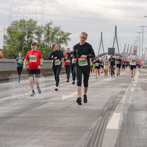 03.10.2025 - Köhlbrandbrückenlauf Michael Burmester http://msf.ph/oto/9161396 03.10.2025 15:59:30 Position 3 9403, 9198, 9482 meine-sportfotos.de