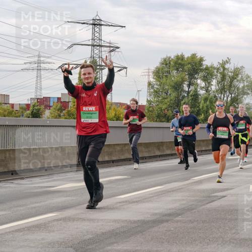 03.10.2025 - Köhlbrandbrückenlauf Michael Burmester http://msf.ph/oto/9161415 03.10.2025 15:59:37 Position 3 9015, 9131 meine-sportfotos.de