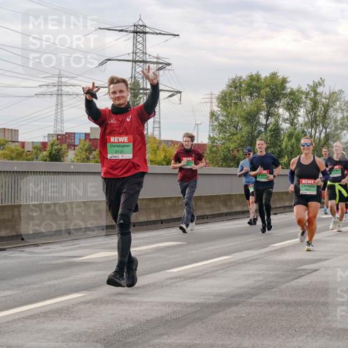 03.10.2025 - Köhlbrandbrückenlauf Michael Burmester http://msf.ph/oto/9161416 03.10.2025 15:59:37 Position 3 9015, 9131 meine-sportfotos.de