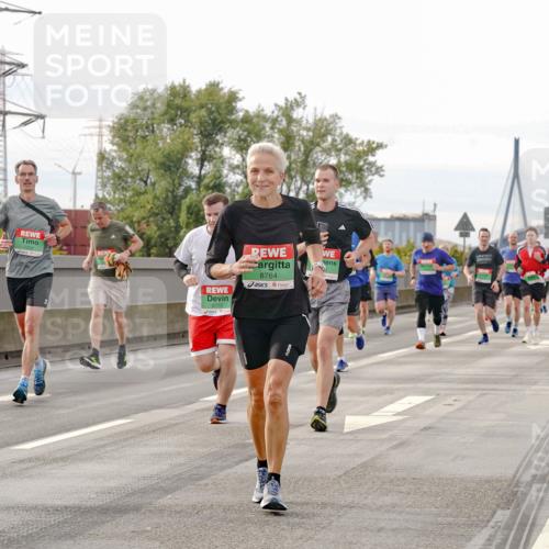 03.10.2025 - Köhlbrandbrückenlauf Michael Burmester http://msf.ph/oto/9161432 03.10.2025 15:59:44 Position 3 8773, 8764 meine-sportfotos.de