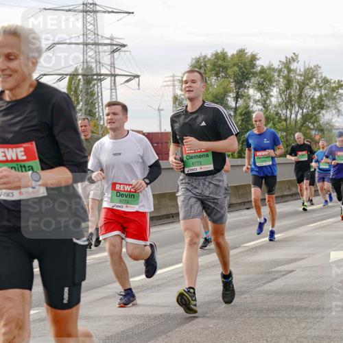 03.10.2025 - Köhlbrandbrückenlauf Michael Burmester http://msf.ph/oto/9161438 03.10.2025 15:59:45 Position 3 7253, 8773, 8772 meine-sportfotos.de