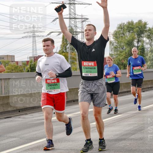03.10.2025 - Köhlbrandbrückenlauf Michael Burmester http://msf.ph/oto/9161441 03.10.2025 15:59:46 Position 3 7253, 8773, 8772 meine-sportfotos.de