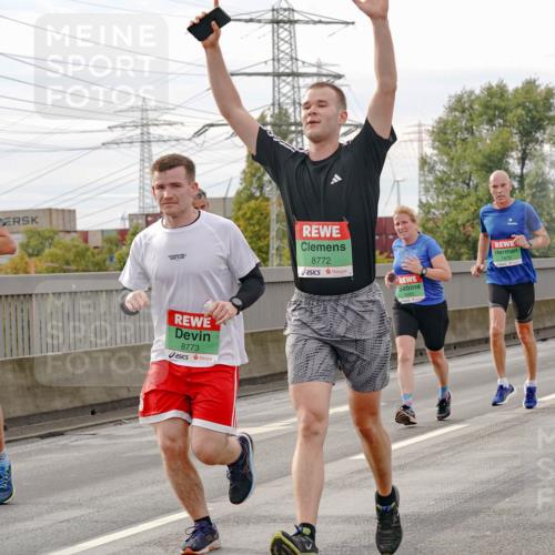03.10.2025 - Köhlbrandbrückenlauf Michael Burmester http://msf.ph/oto/9161442 03.10.2025 15:59:46 Position 3 7253, 8773, 8772 meine-sportfotos.de