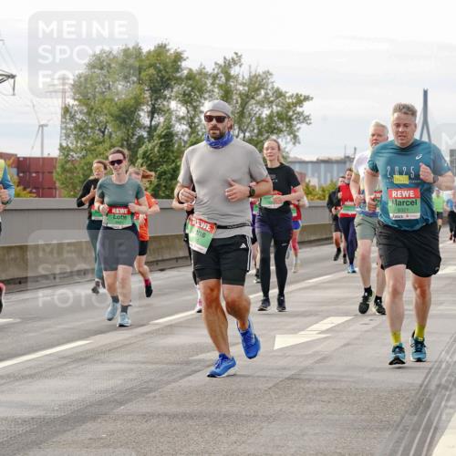 03.10.2025 - Köhlbrandbrückenlauf Michael Burmester http://msf.ph/oto/9161497 03.10.2025 16:00:03 Position 3 9080, 8093, 2025, 9321 meine-sportfotos.de